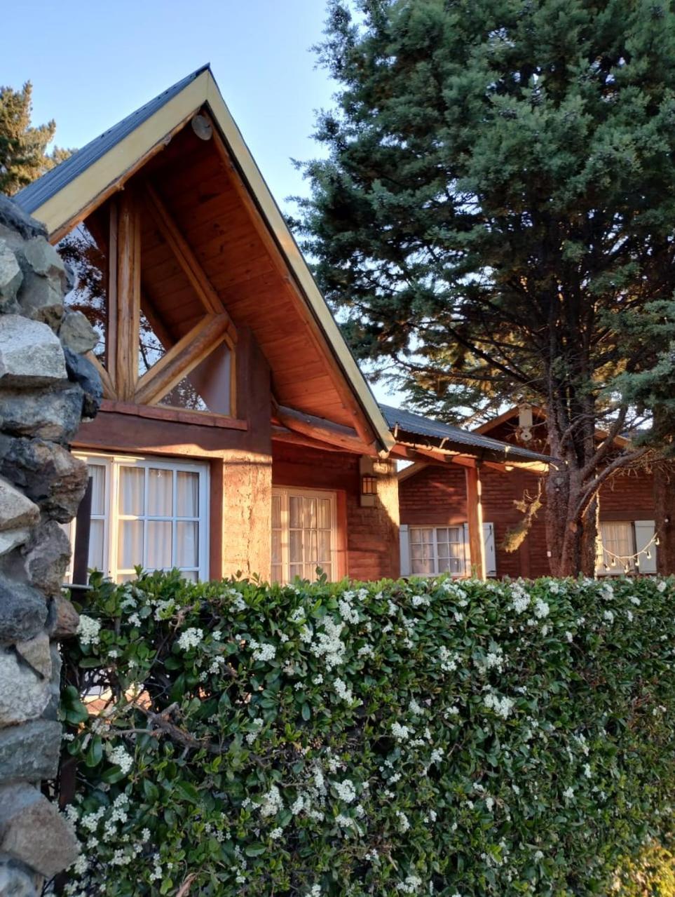 Cabanas Pyracantha Esquel Buitenkant foto